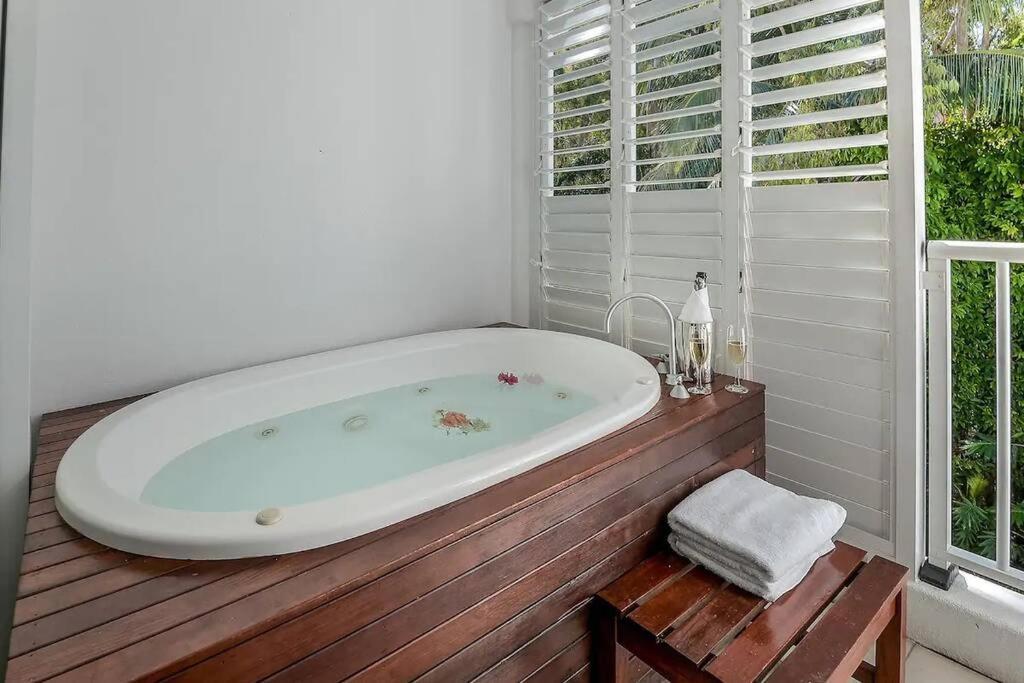 Beach Club Palm Cove Serenity Wing 3 Bed Penthouse Eksteriør billede